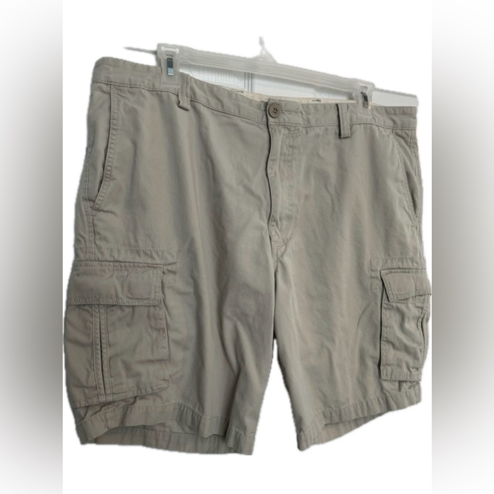 Dockers Size 42 Classic Fit Khaki Cargo Utility Shorts Neutral Tan Flat Front